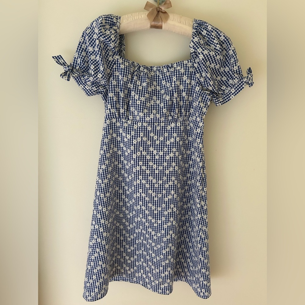 love…ady Seersucker Gingham Dress
Size: Small
EUC (No Flaws)
